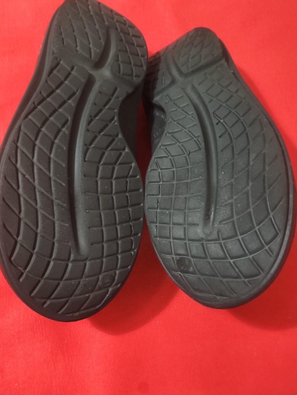 OOFOS OOcloog Black Slip-On Clog Shoes - Picture 12 of 12
